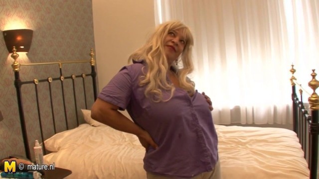 Catrina Blonde Granny Sex Big Wet Big Mama Getting Wet In Bed